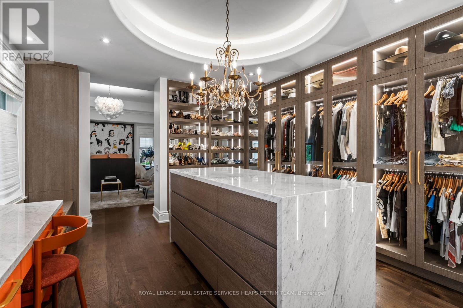 












25 NORTH DRIVE

,
Toronto,




Ontario
M9A4R1

