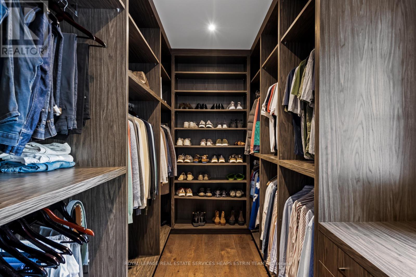 












25 NORTH DRIVE

,
Toronto,




Ontario
M9A4R1

