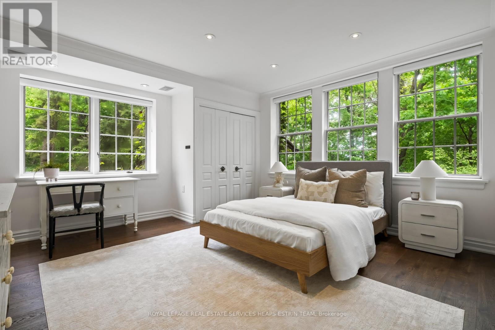












25 NORTH DRIVE

,
Toronto,




Ontario
M9A4R1

