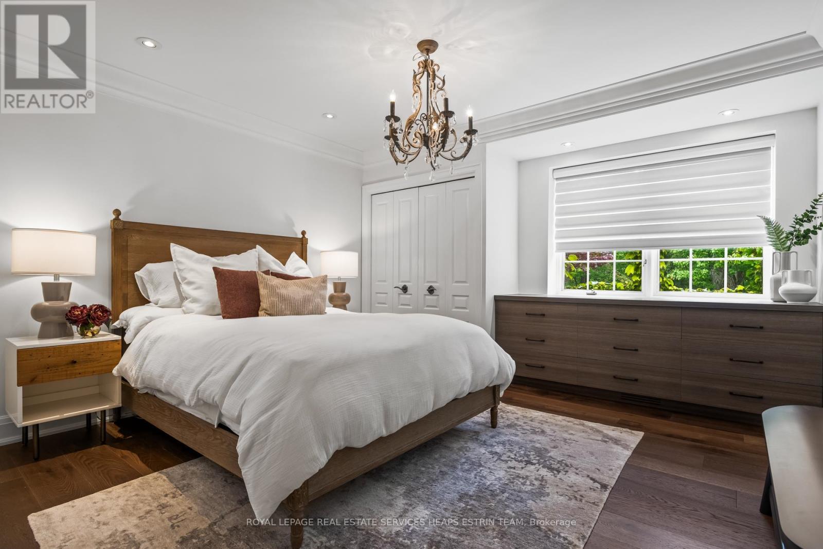 












25 NORTH DRIVE

,
Toronto,




Ontario
M9A4R1


