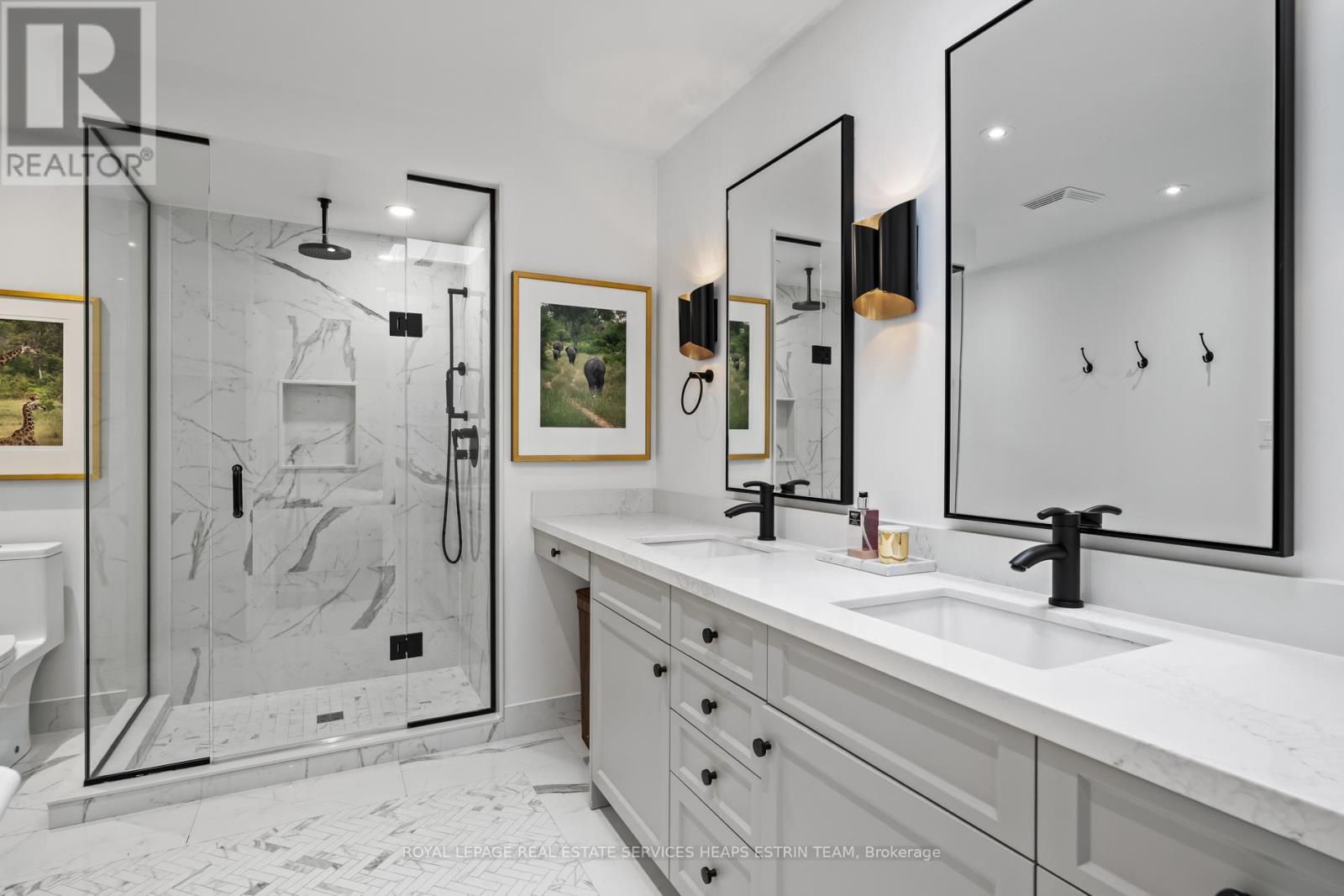 












25 NORTH DRIVE

,
Toronto,




Ontario
M9A4R1

