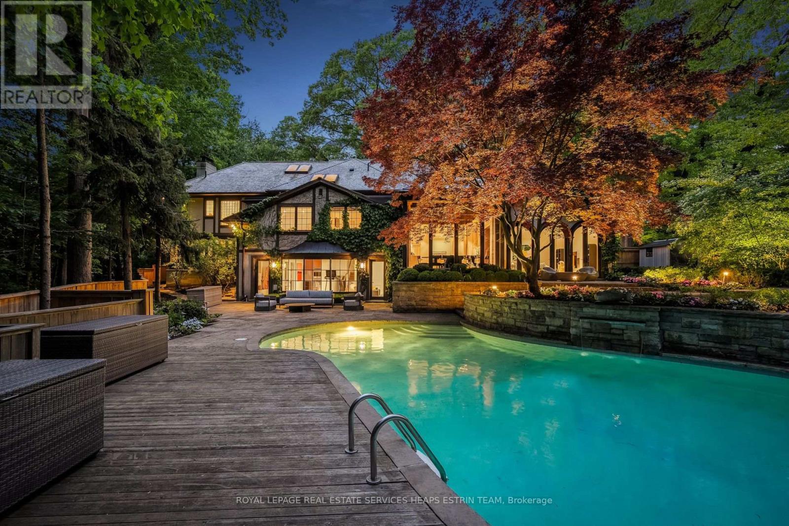 












25 NORTH DRIVE

,
Toronto,




Ontario
M9A4R1

