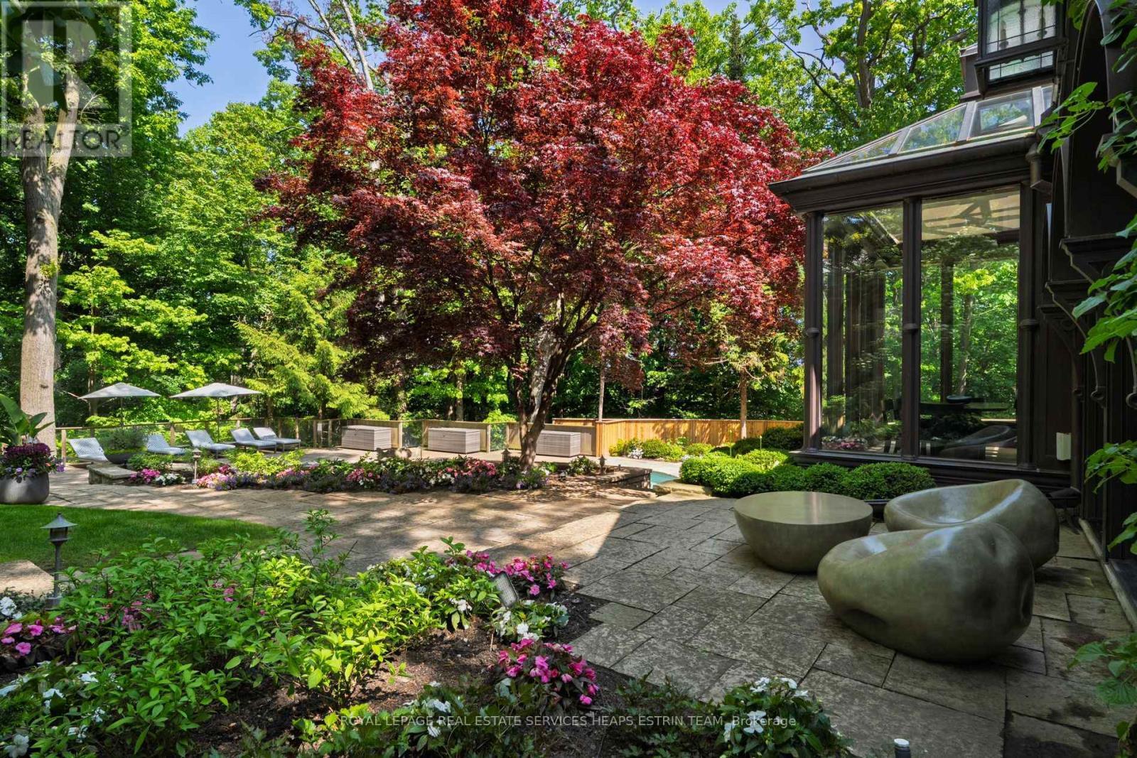 












25 NORTH DRIVE

,
Toronto,




Ontario
M9A4R1

