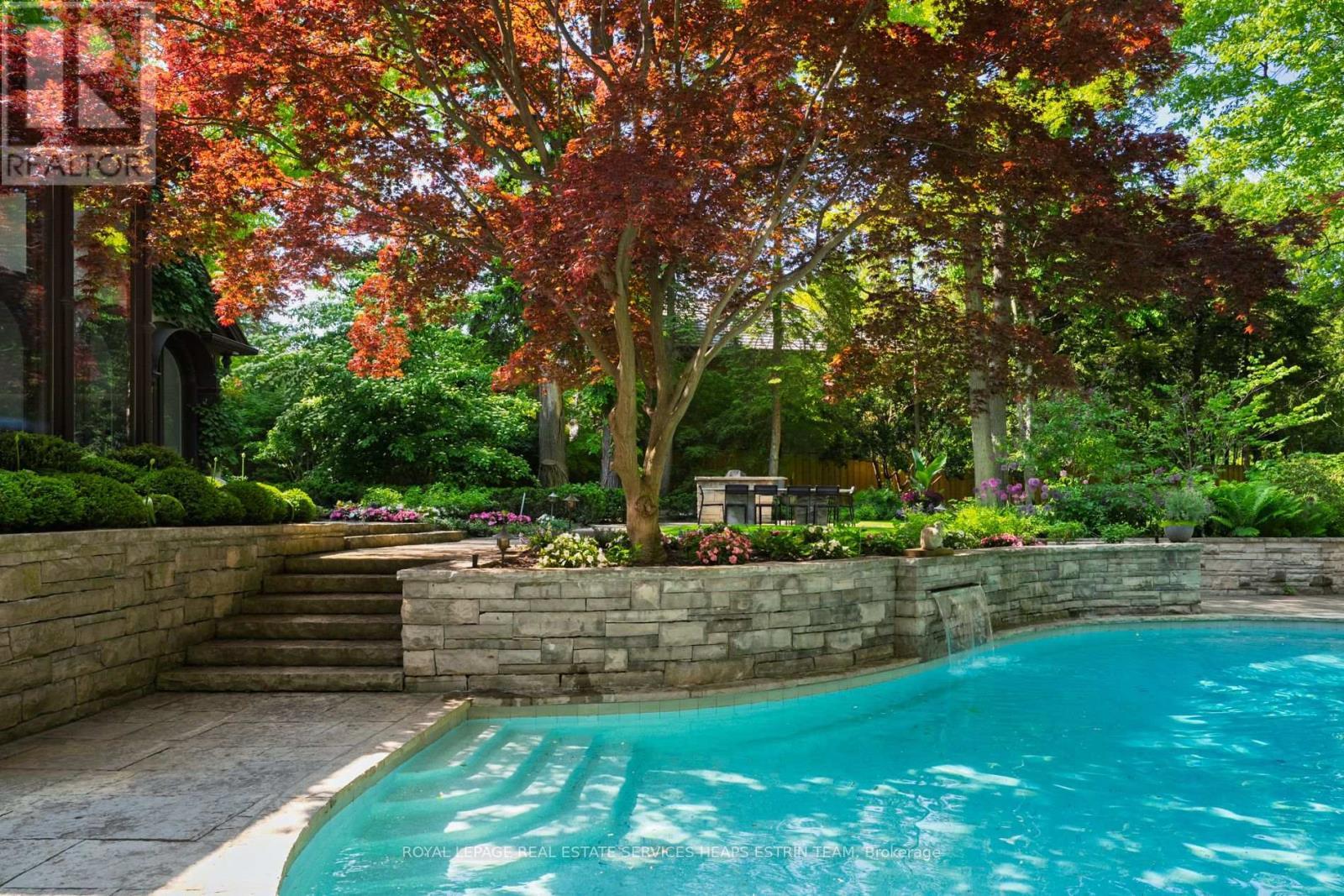 












25 NORTH DRIVE

,
Toronto,




Ontario
M9A4R1

