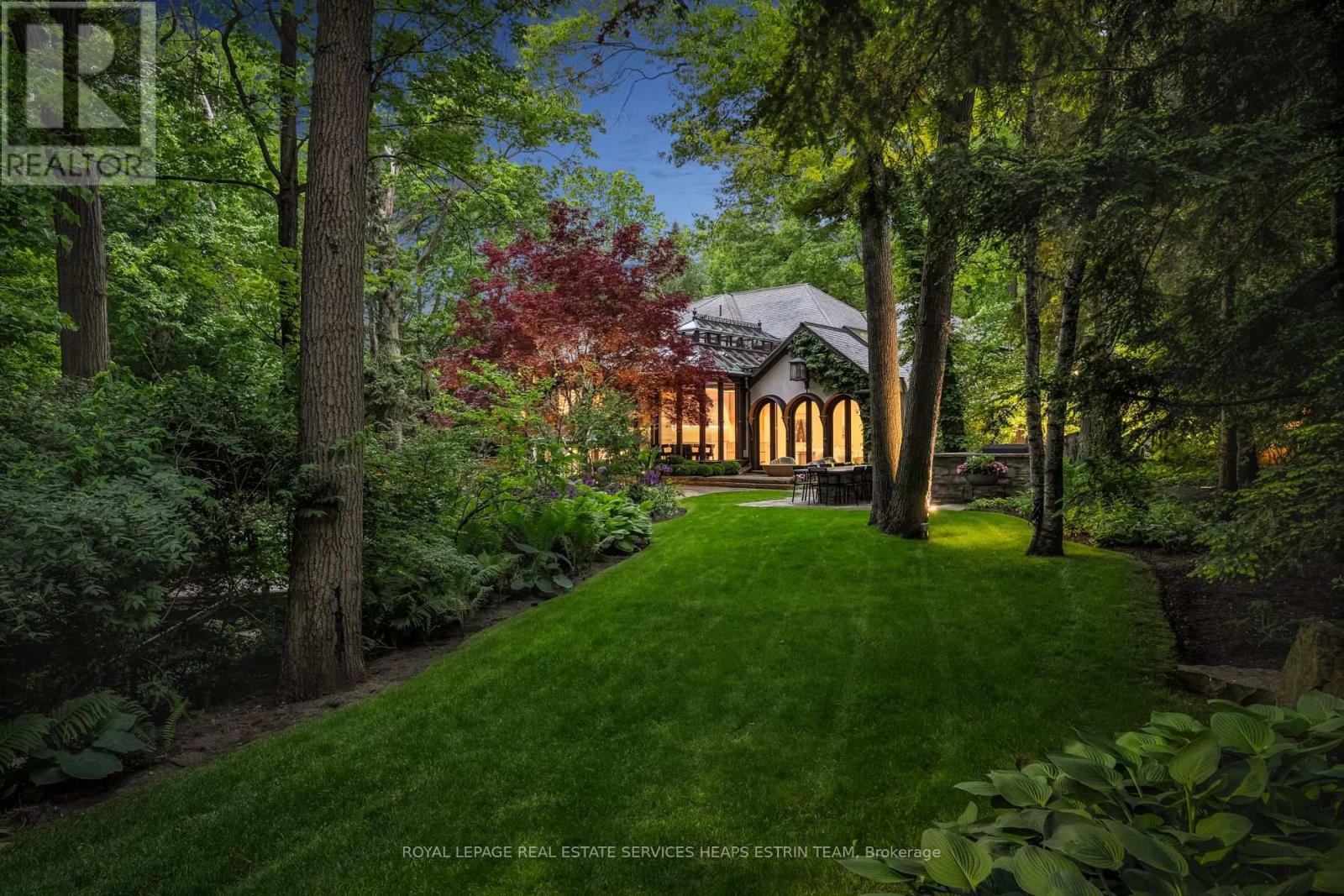 












25 NORTH DRIVE

,
Toronto,




Ontario
M9A4R1

