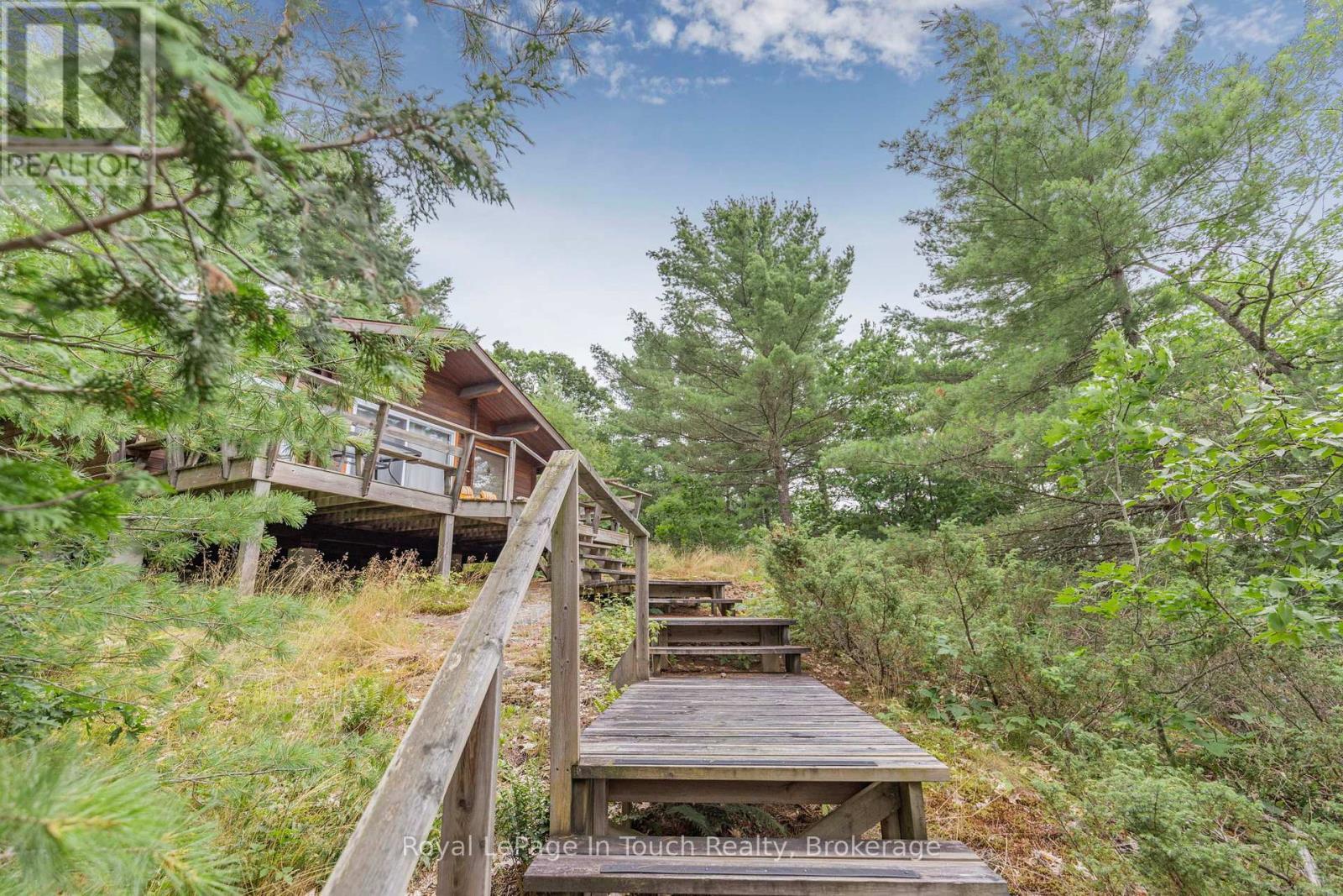 












B207-10 WAHSOUNE ISLAND

,
The Archipelago (Archipelago South),




Ontario
P2A1T4

