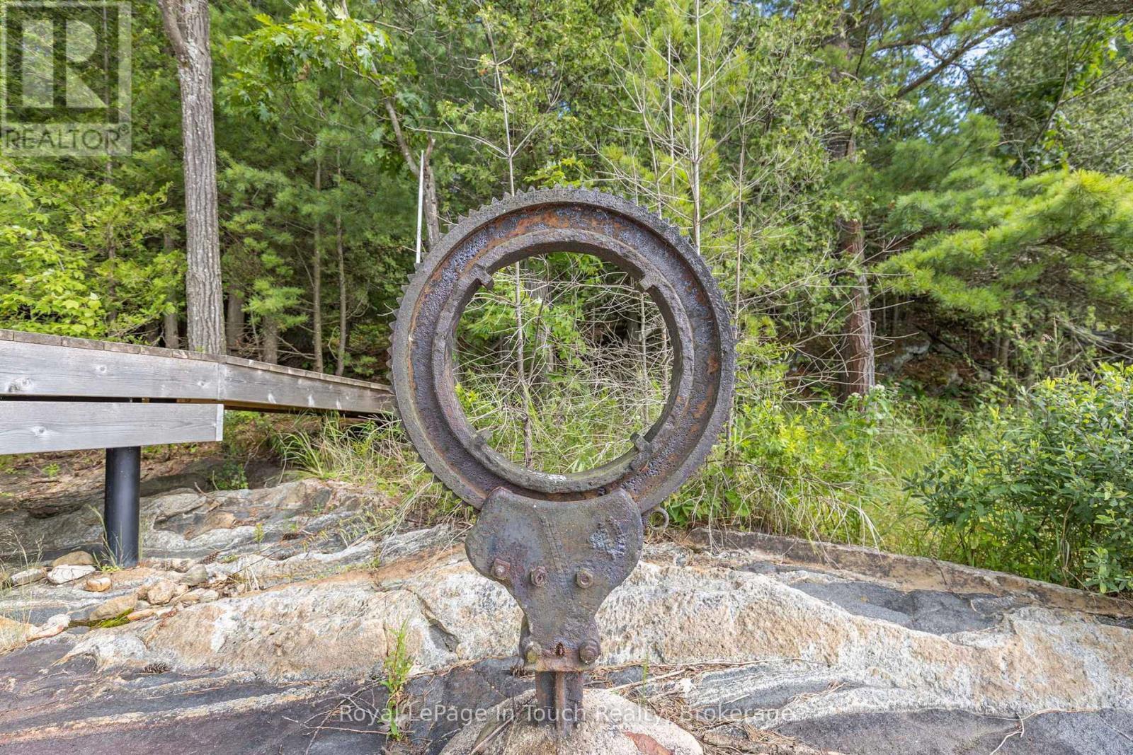 












B207-10 WAHSOUNE ISLAND

,
The Archipelago (Archipelago South),




Ontario
P2A1T4

