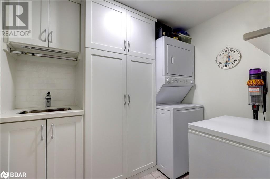 












2190 LAKESHORE Road Unit# PH 11C

,
Burlington,




Ontario
L7R4K1

