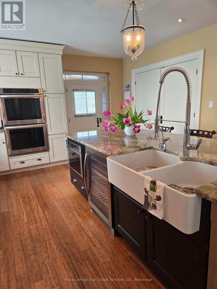 












4197 WALKERS LINE

,
Burlington,







Ontario
L7M0Y7

