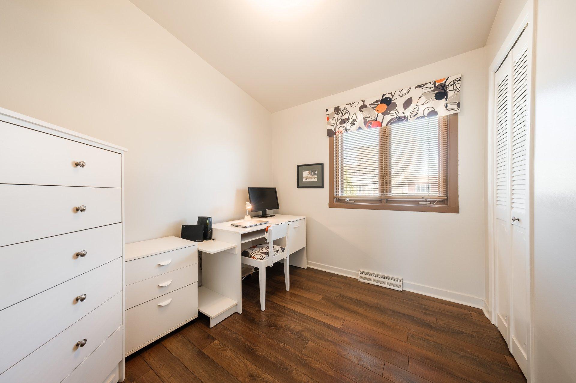 









100


Rue De Monts

,
Boucherville,




QC
J4B4K3


