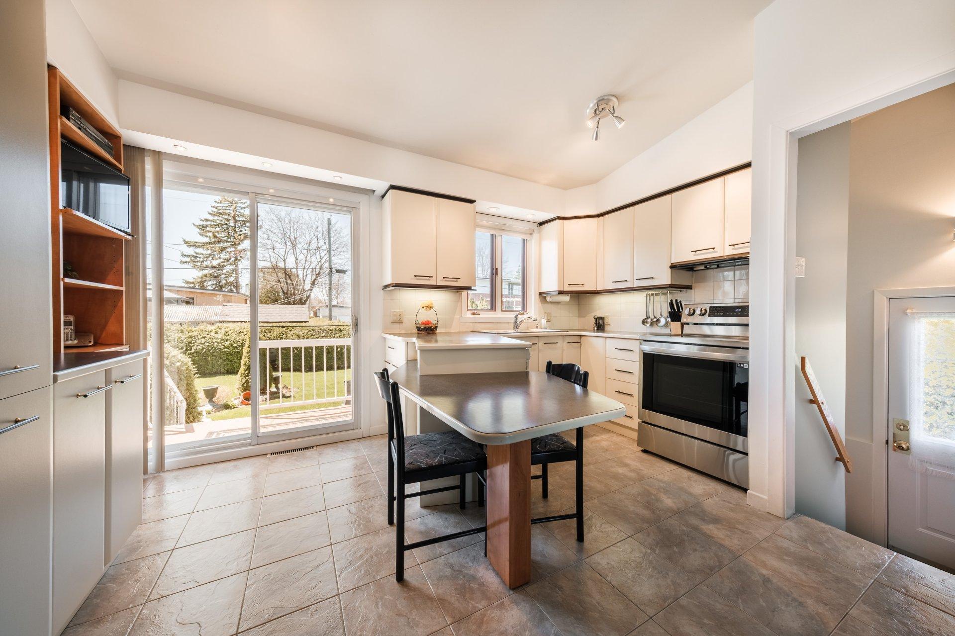









100


Rue De Monts

,
Boucherville,




QC
J4B4K3

