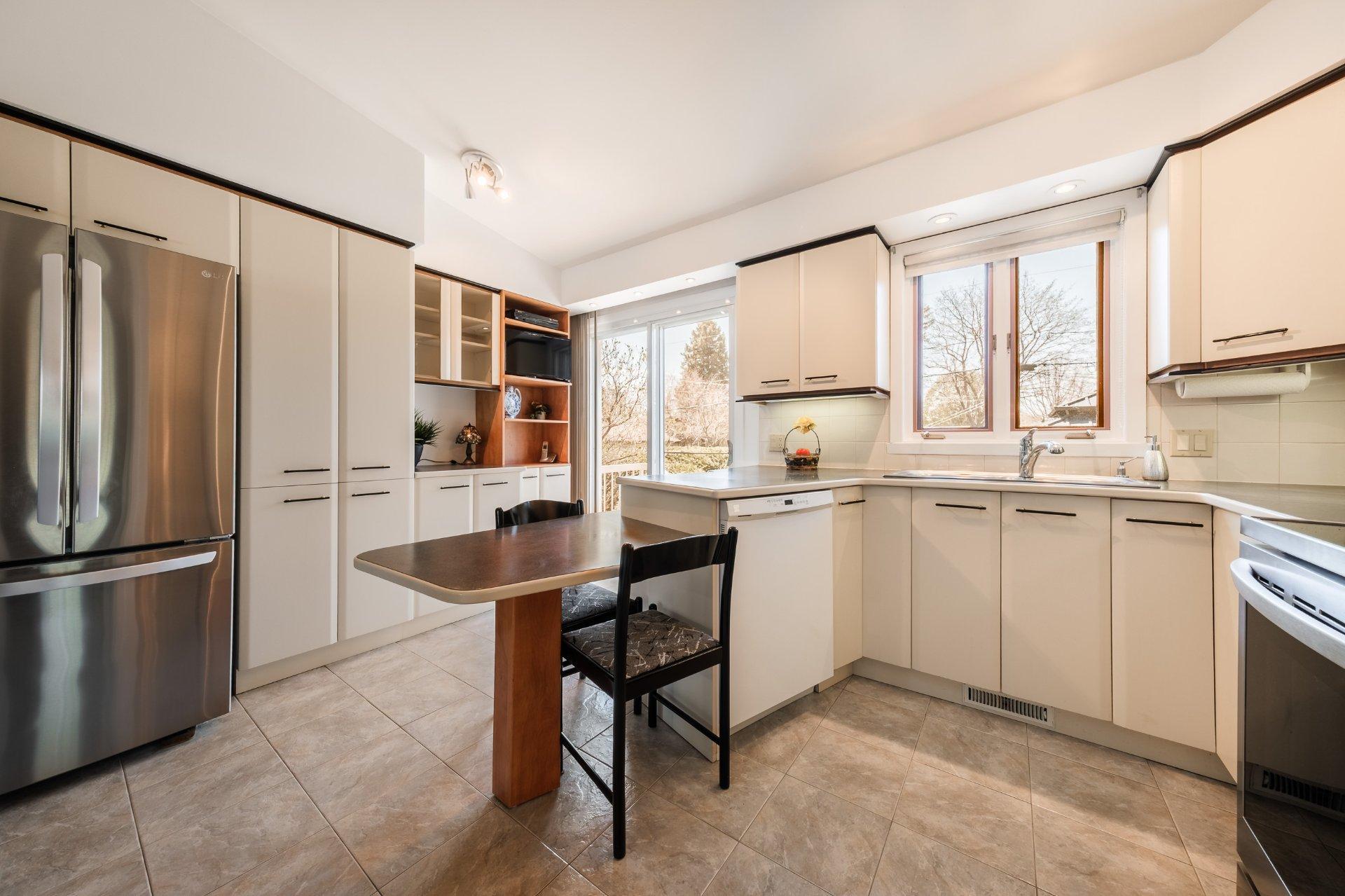 









100


Rue De Monts

,
Boucherville,




QC
J4B4K3

