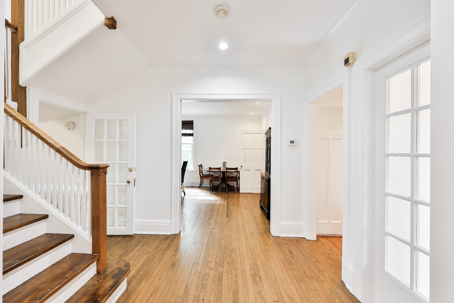 









240


Av. Redfern

,
Westmount,




QC
H3Z2G3

