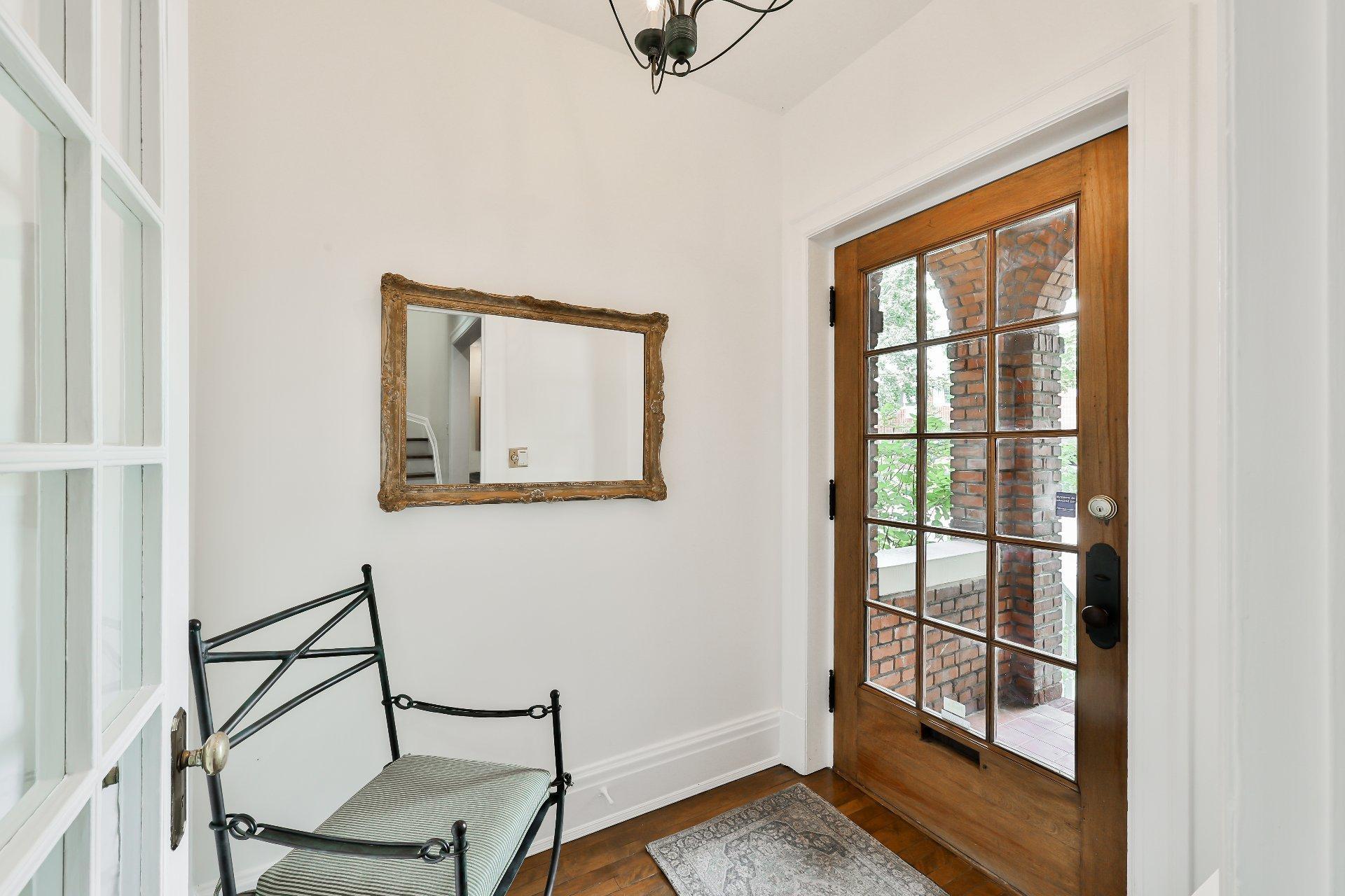 









240


Av. Redfern

,
Westmount,




QC
H3Z2G3

