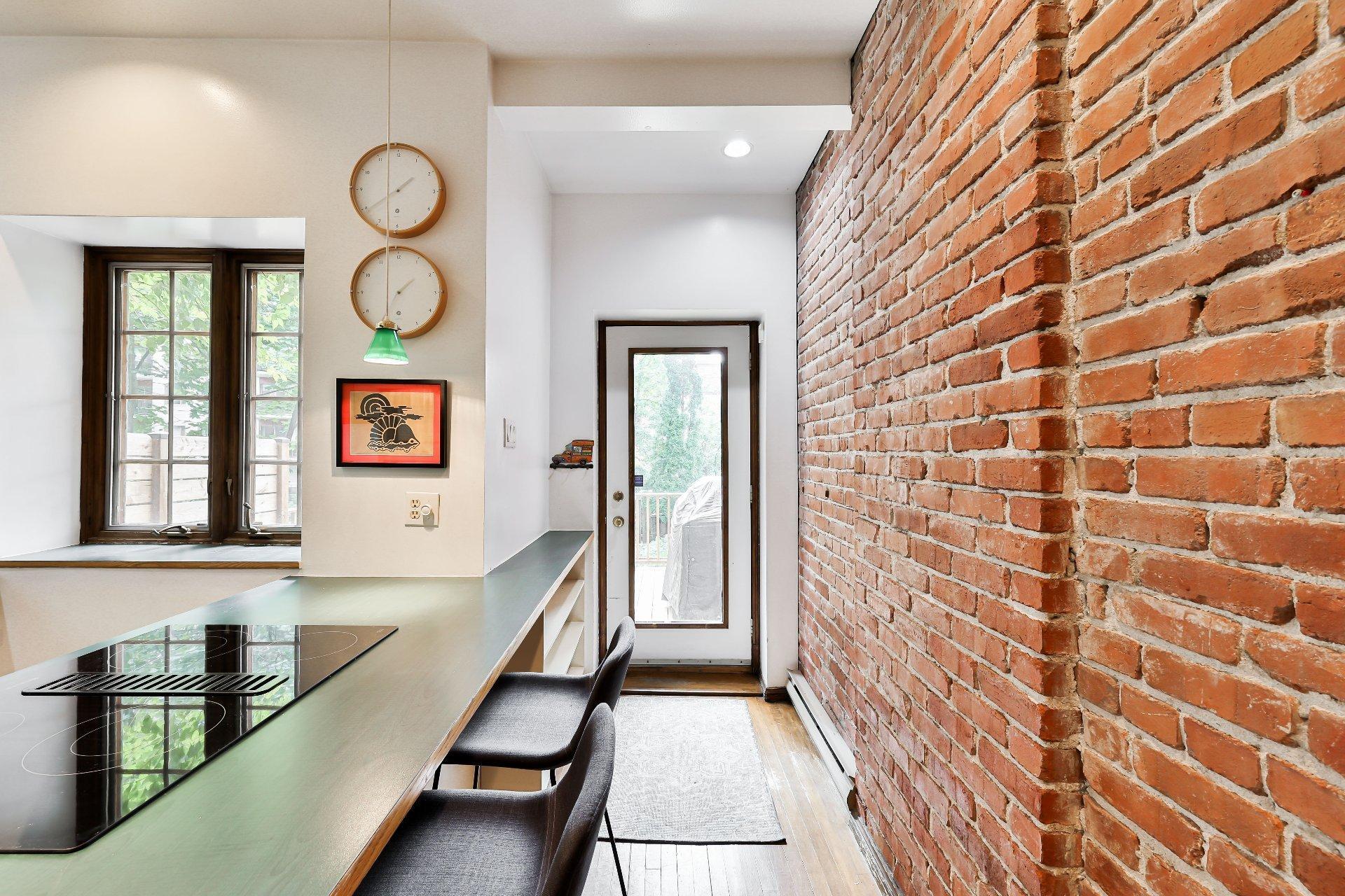 









240


Av. Redfern

,
Westmount,




QC
H3Z2G3

