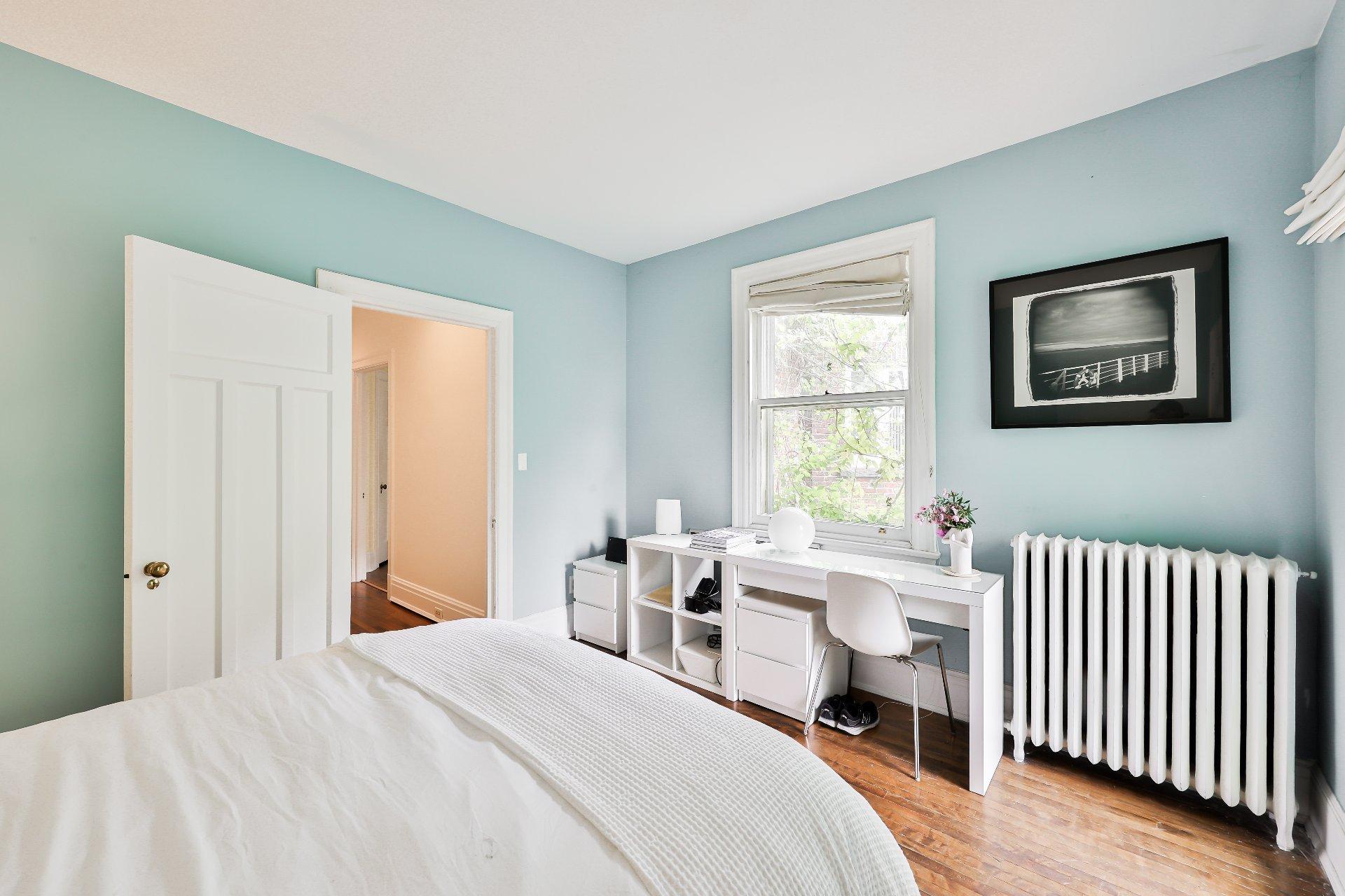 









240


Av. Redfern

,
Westmount,




QC
H3Z2G3

