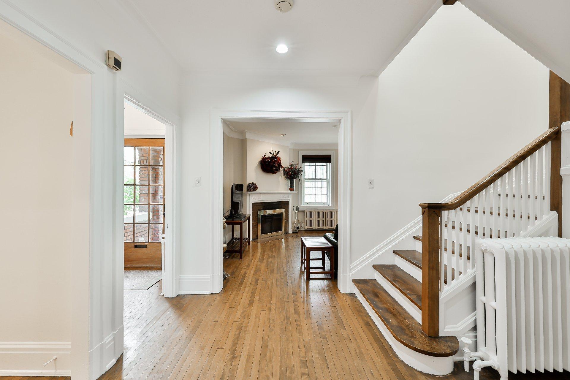 









240


Av. Redfern

,
Westmount,




QC
H3Z2G3

