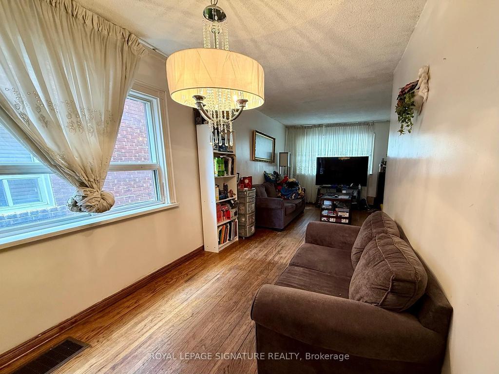









28


Durant

Avenue,
Toronto,




ON
M4J 4V9

