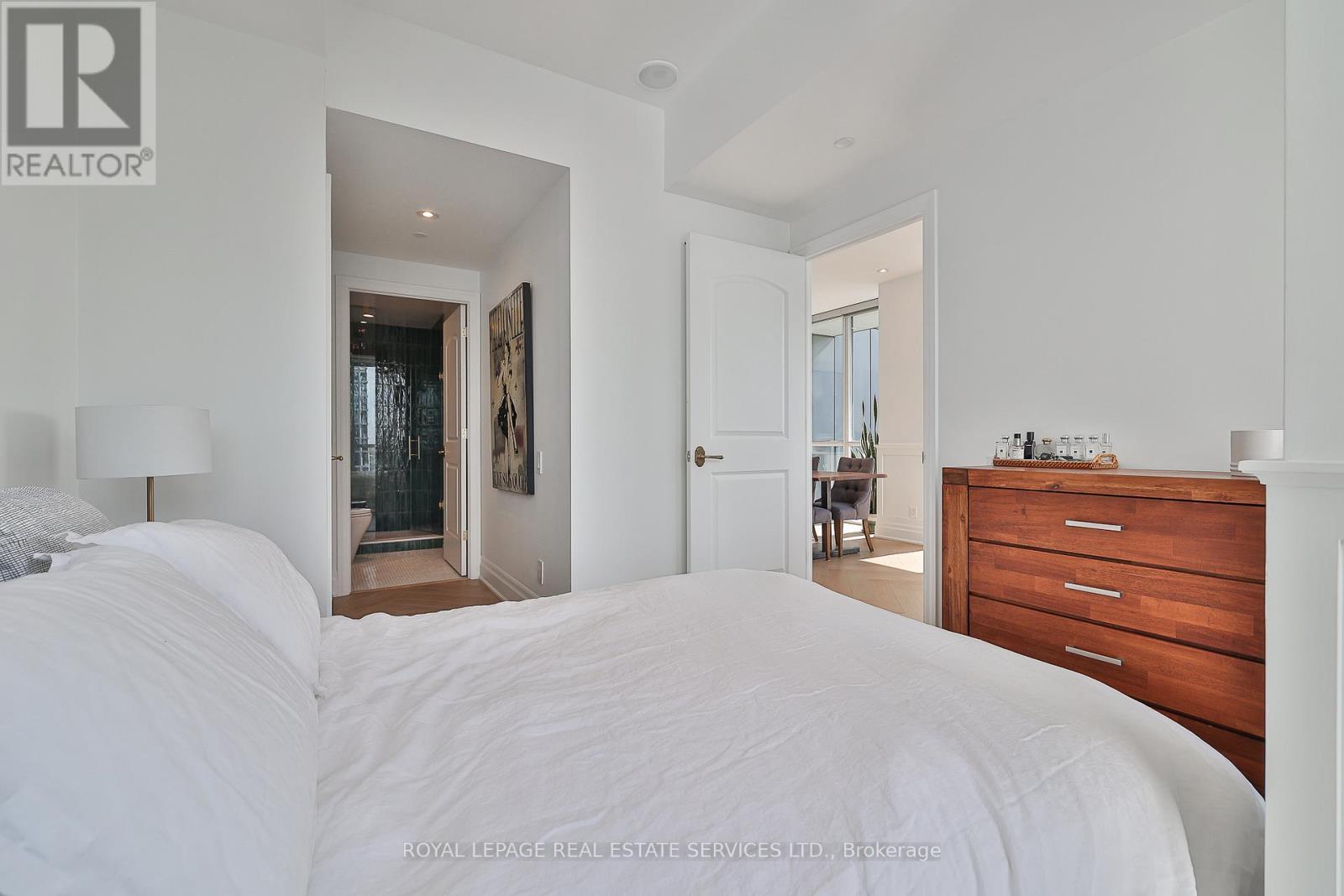 












3709 - 88 BLUE JAYS WAY

,
Toronto,




Ontario
M5V0L7

