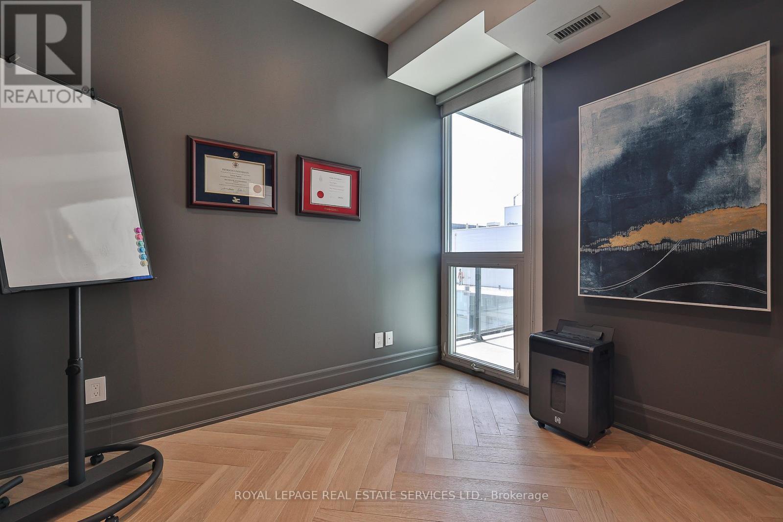 












3709 - 88 BLUE JAYS WAY

,
Toronto,




Ontario
M5V0L7

