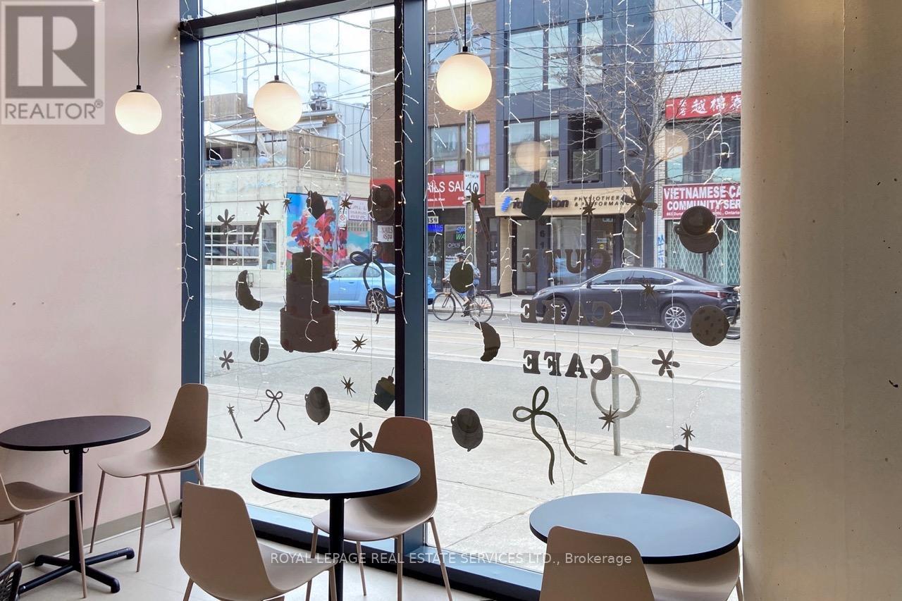 












862 DUNDAS STREET W

,
Toronto,




Ontario
M6J1V5

