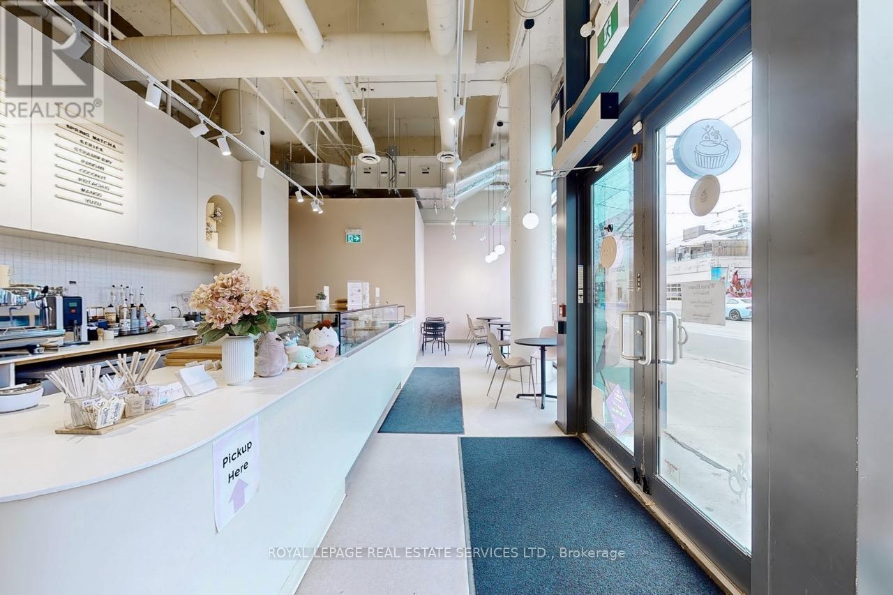 












862 DUNDAS STREET W

,
Toronto,




Ontario
M6J1V5

