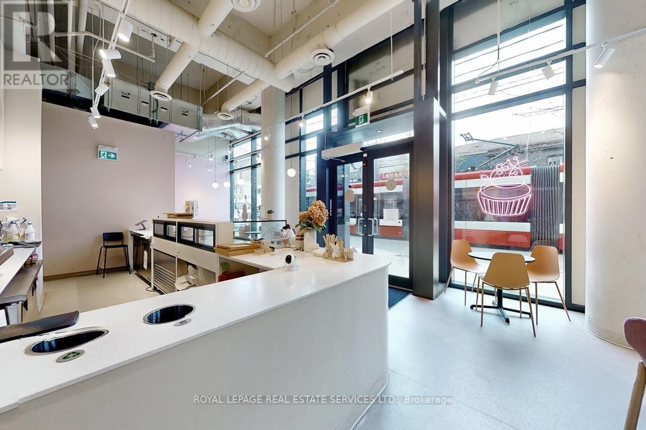 












862 DUNDAS STREET W

,
Toronto,




Ontario
M6J1V5

