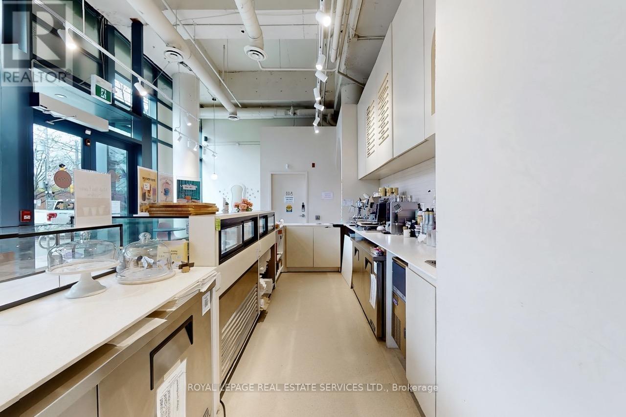 












862 DUNDAS STREET W

,
Toronto,




Ontario
M6J1V5


