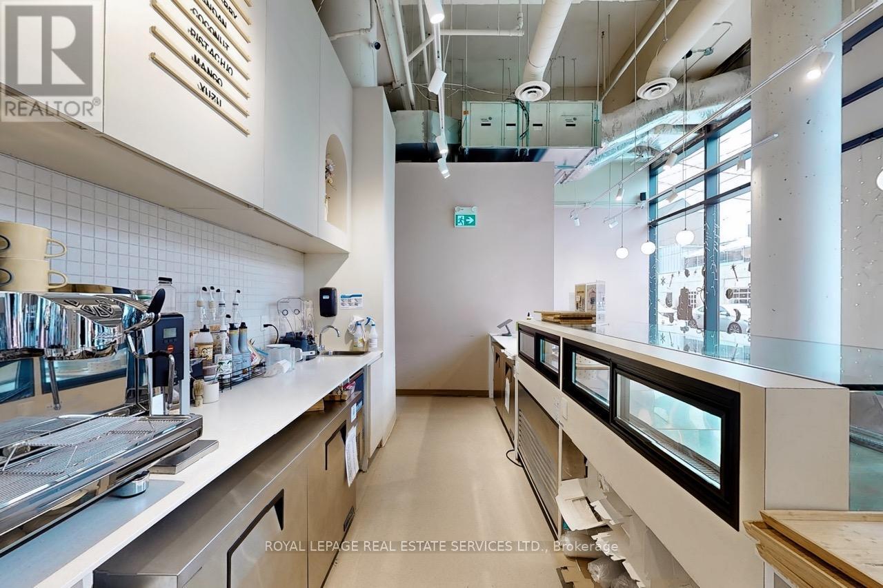 












862 DUNDAS STREET W

,
Toronto,




Ontario
M6J1V5

