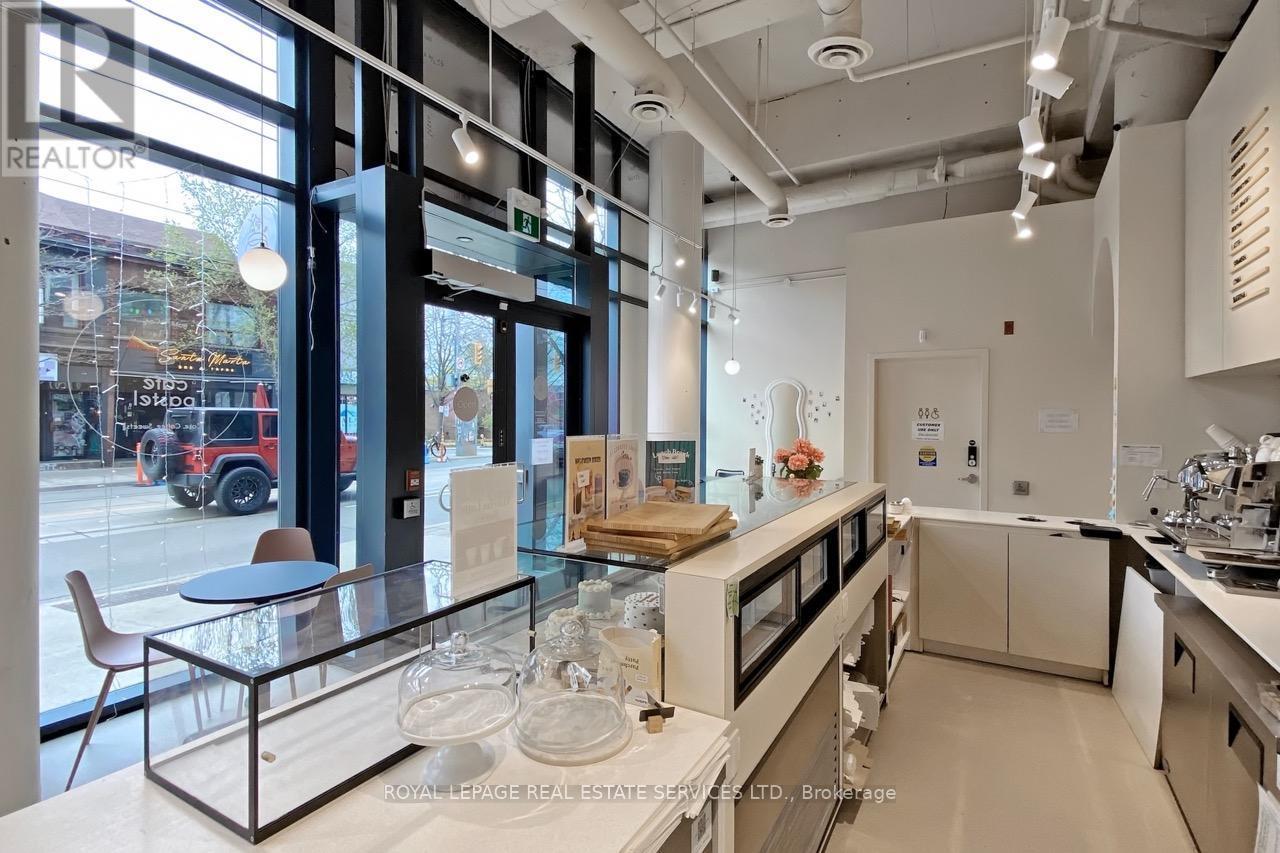 












862 DUNDAS STREET W

,
Toronto,




Ontario
M6J1V5

