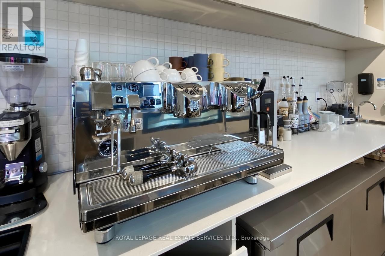 












862 DUNDAS STREET W

,
Toronto,




Ontario
M6J1V5

