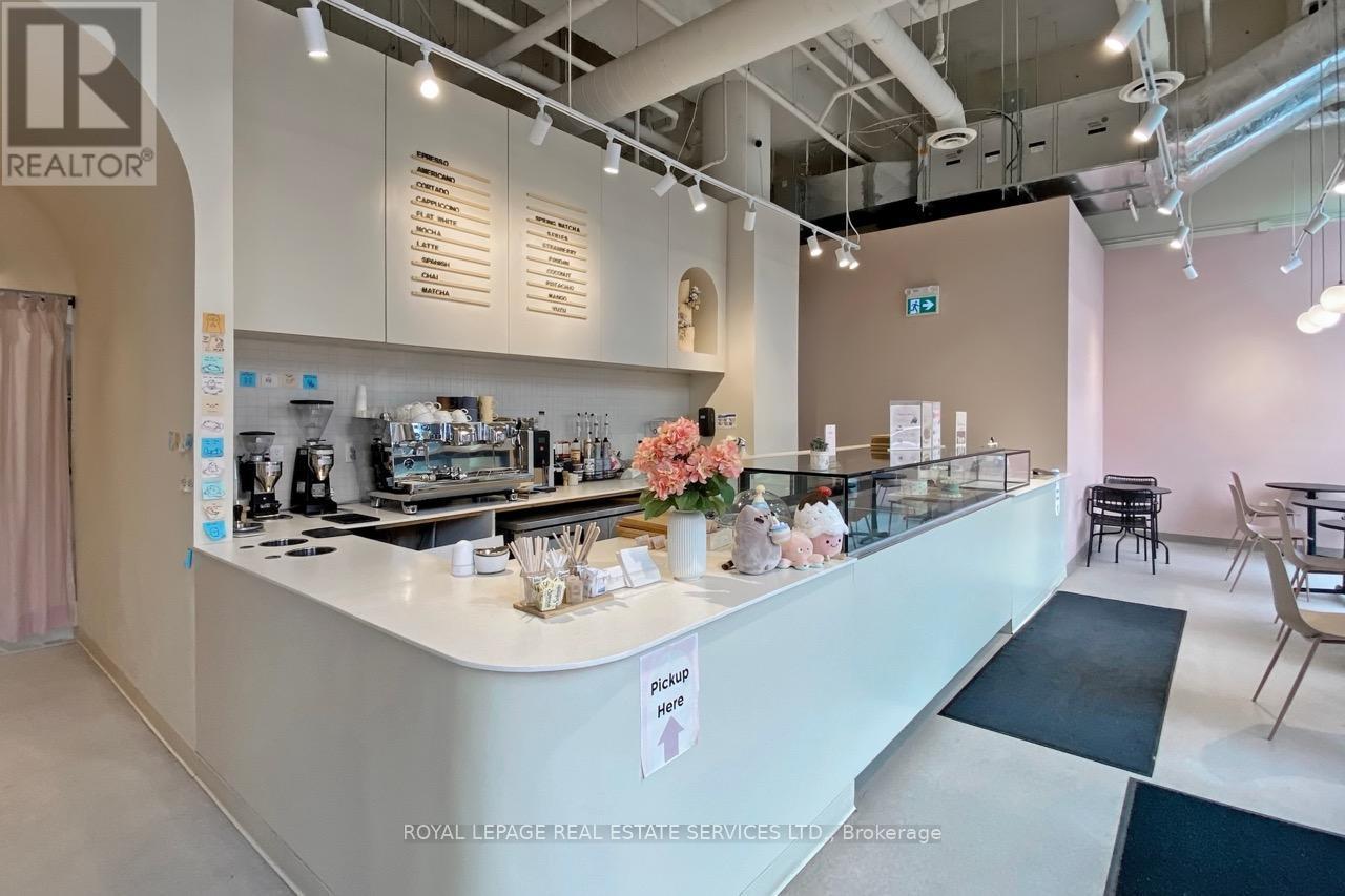 












862 DUNDAS STREET W

,
Toronto,




Ontario
M6J1V5

