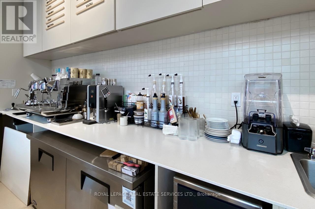 












862 DUNDAS STREET W

,
Toronto,




Ontario
M6J1V5

