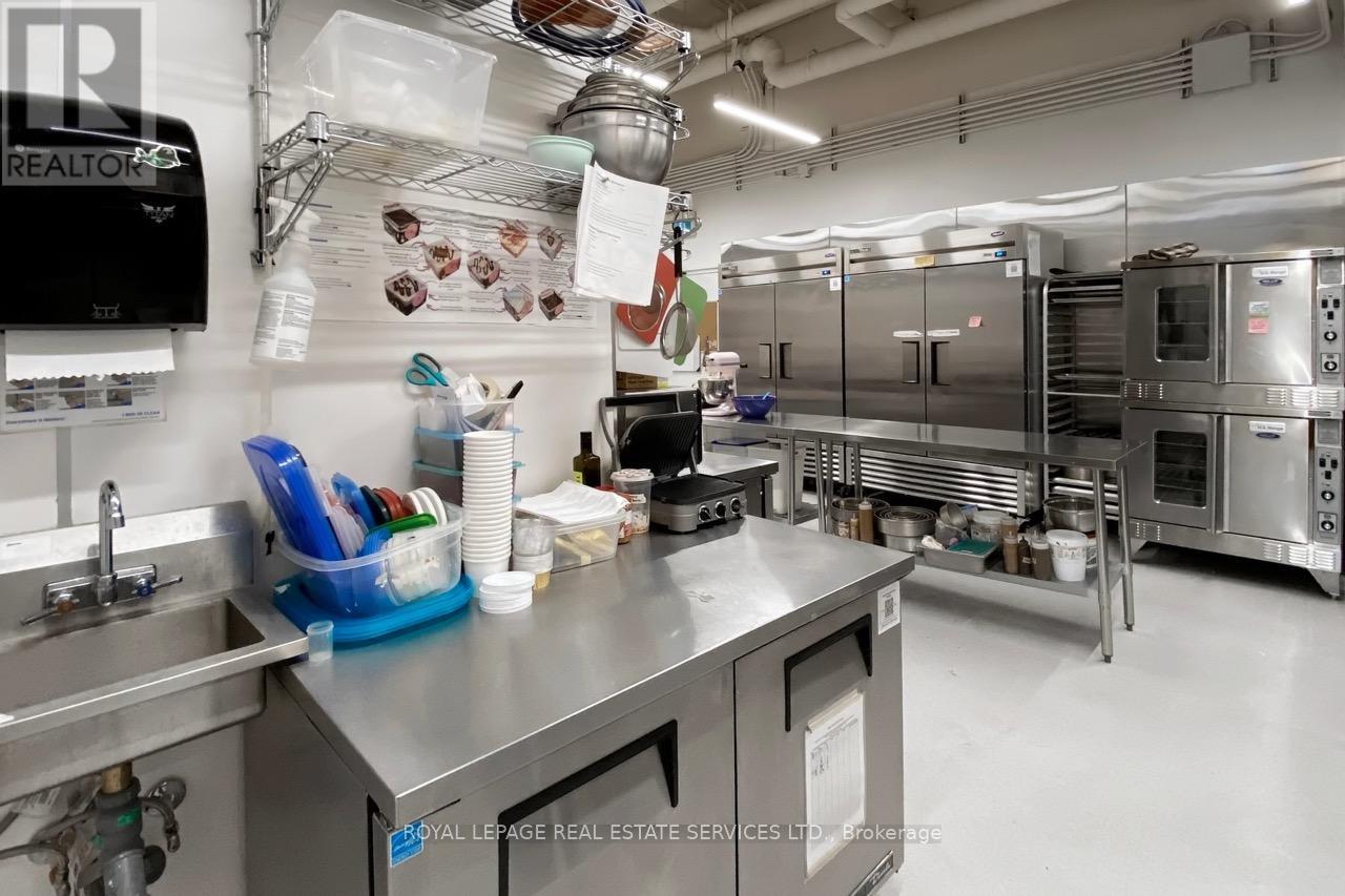 












862 DUNDAS STREET W

,
Toronto,




Ontario
M6J1V5

