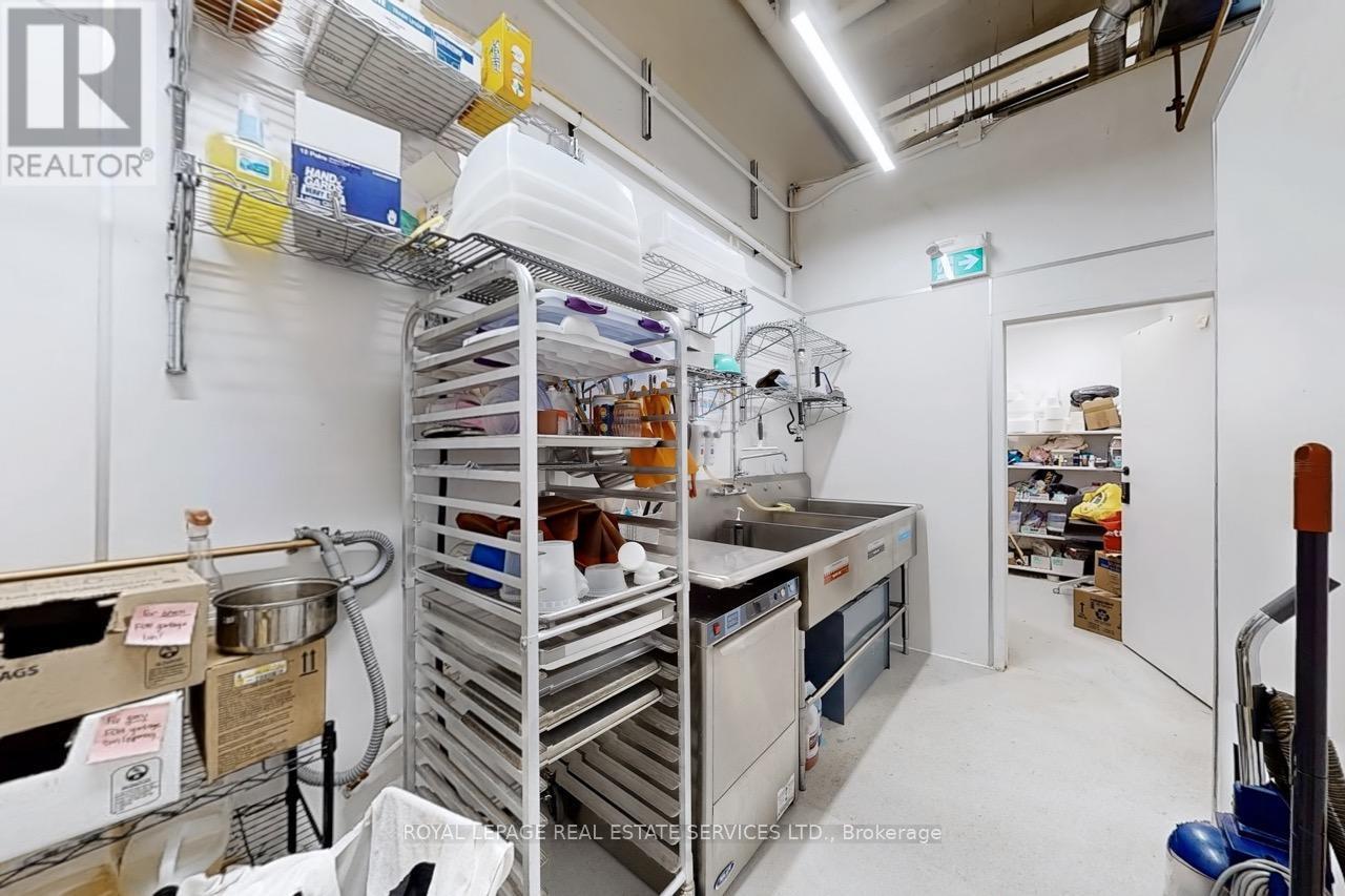 












862 DUNDAS STREET W

,
Toronto,




Ontario
M6J1V5

