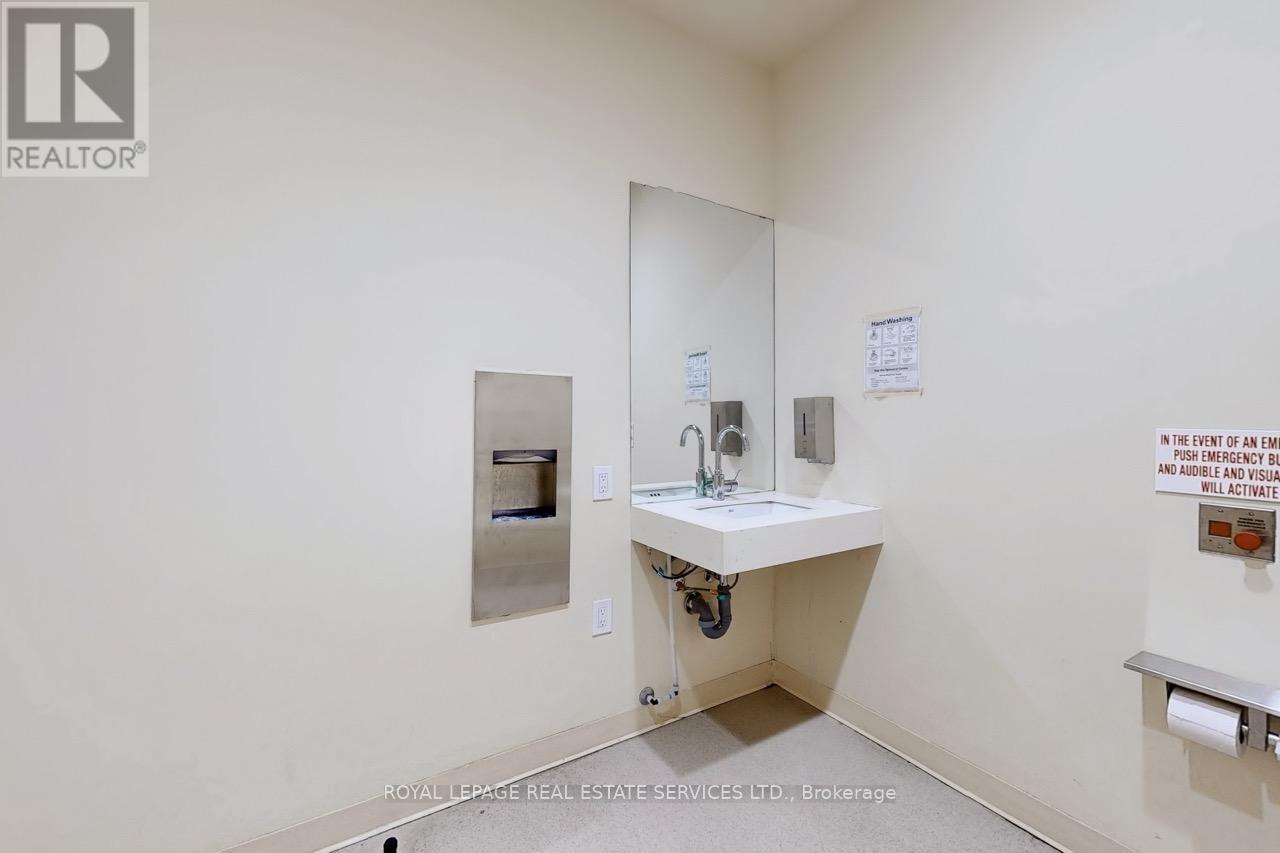 












862 DUNDAS STREET W

,
Toronto,




Ontario
M6J1V5


