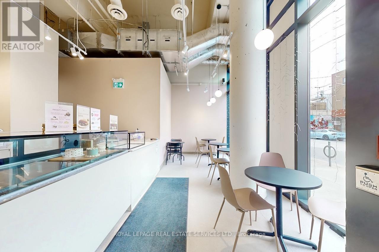 












862 DUNDAS STREET W

,
Toronto,




Ontario
M6J1V5

