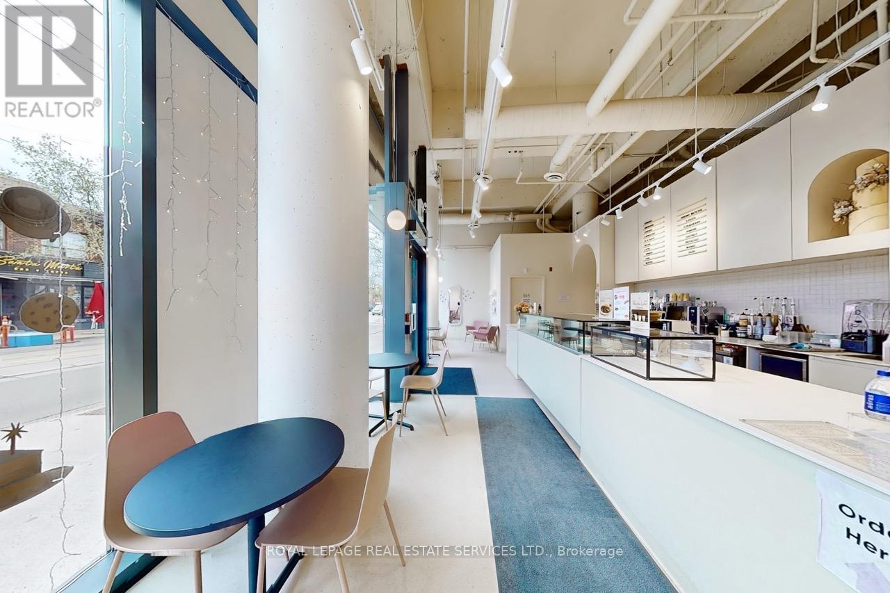 












862 DUNDAS STREET W

,
Toronto,




Ontario
M6J1V5


