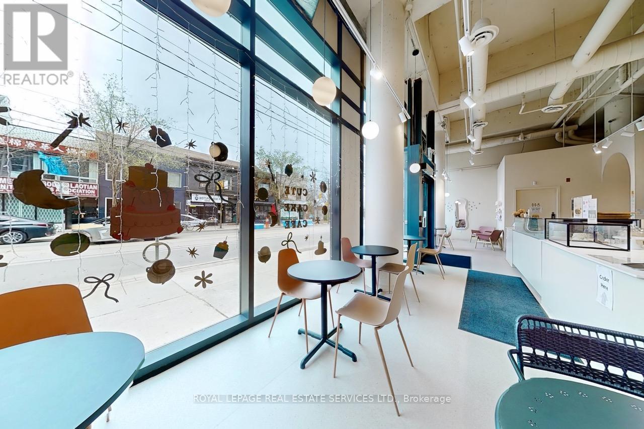 












862 DUNDAS STREET W

,
Toronto,




Ontario
M6J1V5

