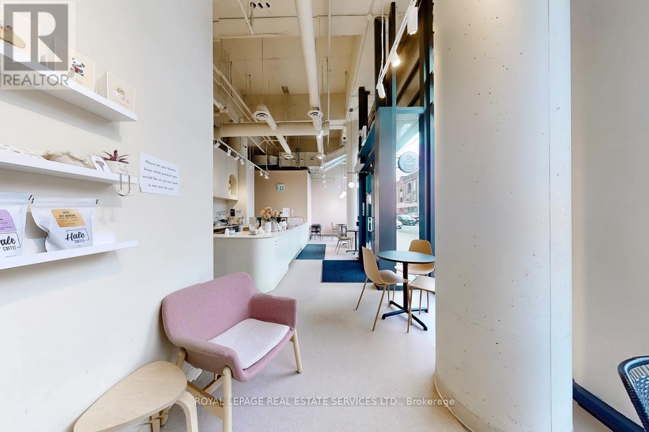












862 DUNDAS STREET W

,
Toronto,




Ontario
M6J1V5

