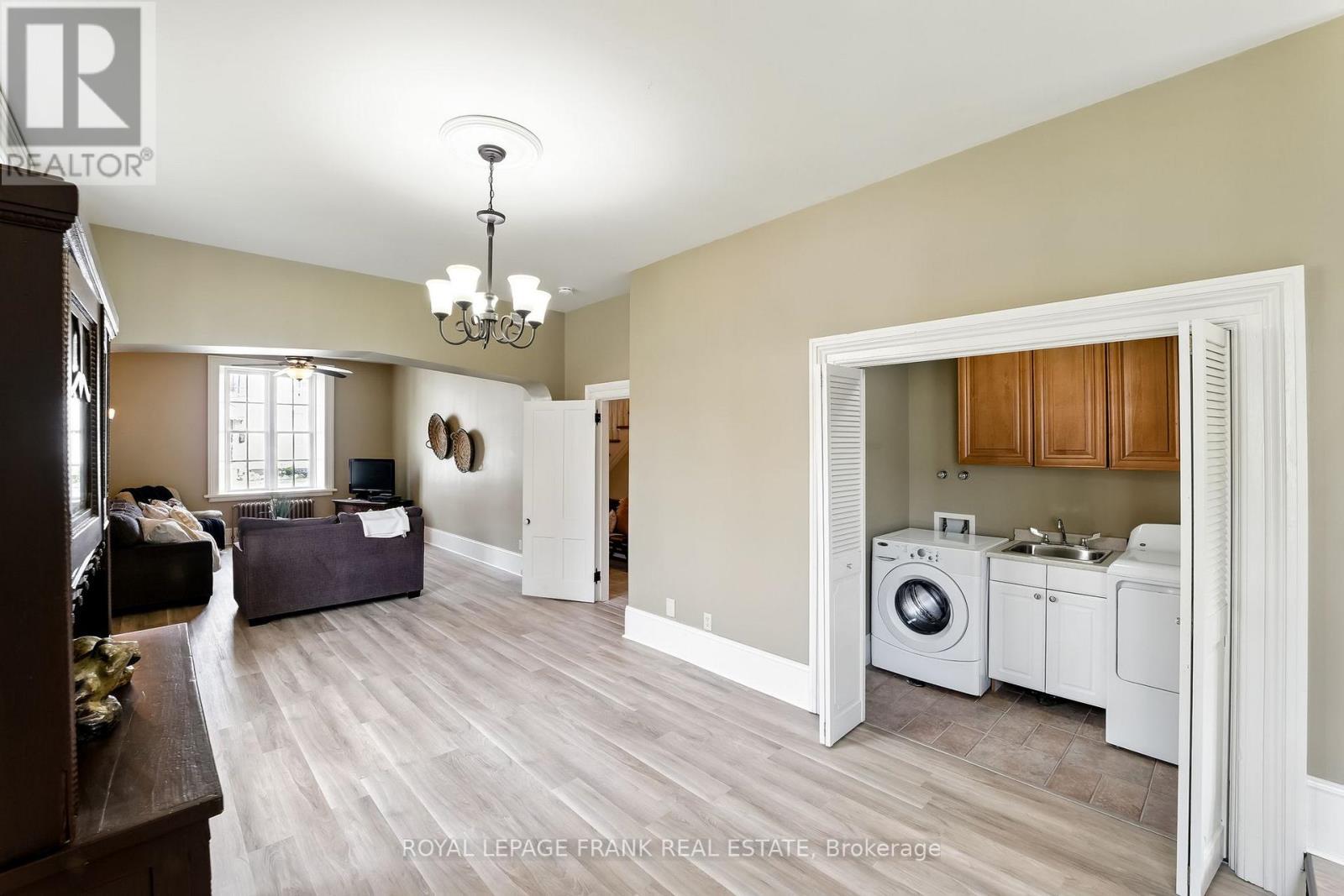 












25 PARK STREET

,
Clarington (Orono),




Ontario
L0B1M0

