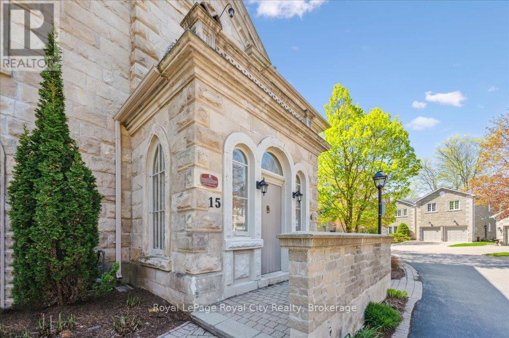 












15 - 25 MANOR PARK CRESCENT

,
Guelph (Dovercliffe Park/Old University),




Ontario
N1G1A2

