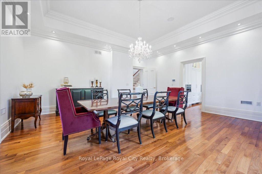 












15 - 25 MANOR PARK CRESCENT

,
Guelph (Dovercliffe Park/Old University),




Ontario
N1G1A2

