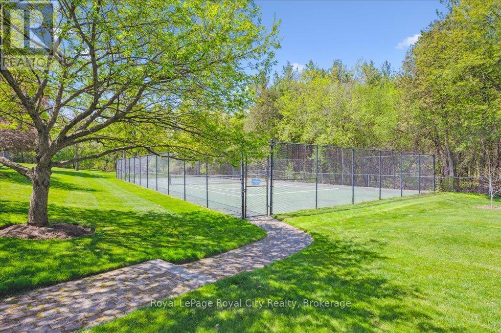












15 - 25 MANOR PARK CRESCENT

,
Guelph (Dovercliffe Park/Old University),




Ontario
N1G1A2

