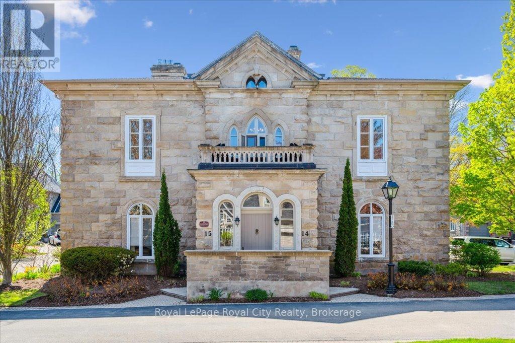












15 - 25 MANOR PARK CRESCENT

,
Guelph (Dovercliffe Park/Old University),




Ontario
N1G1A2

