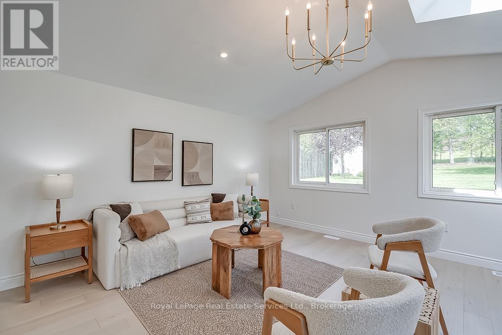 












28 ANN STREET

,
Halton Hills (Georgetown),




Ontario
L7G2V2


