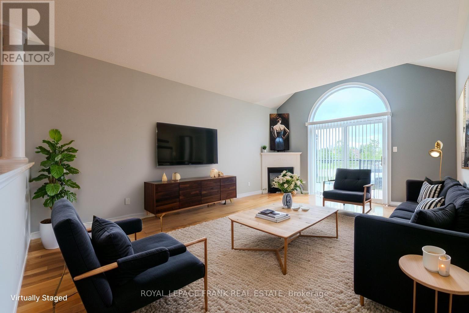 












9 EGLINGTON STREET

,
Kawartha Lakes (Lindsay),




Ontario
K9V6K6

