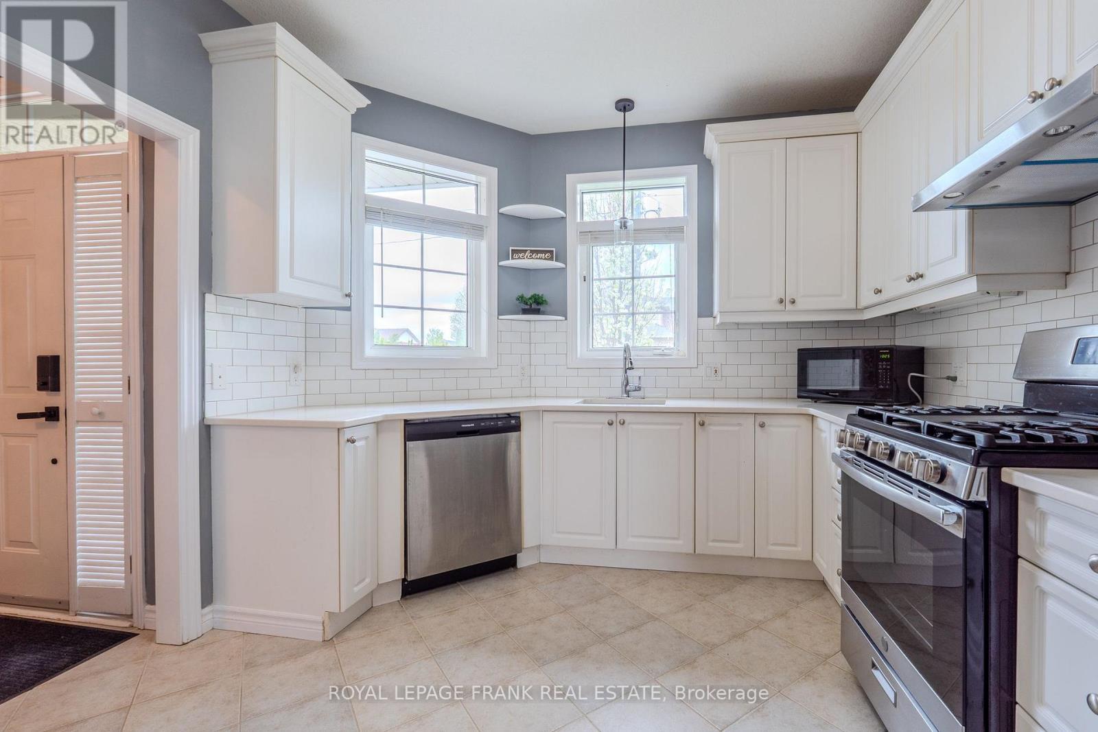 












9 EGLINGTON STREET

,
Kawartha Lakes (Lindsay),




Ontario
K9V6K6


