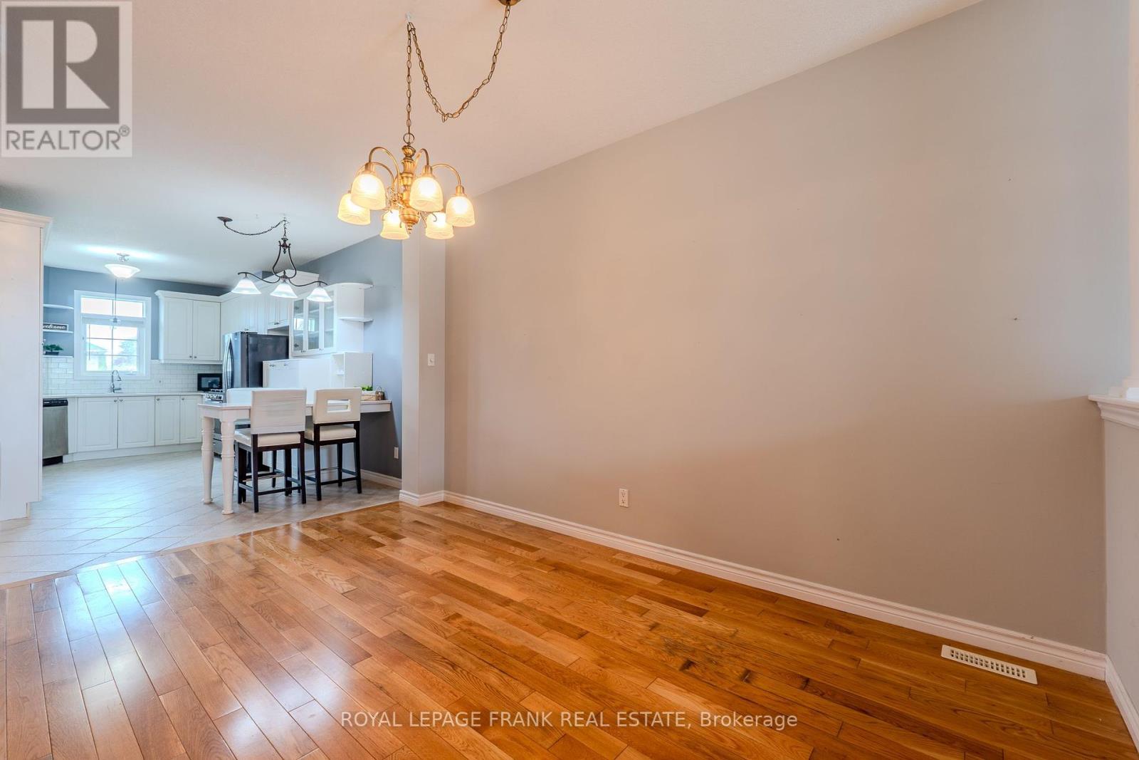 












9 EGLINGTON STREET

,
Kawartha Lakes (Lindsay),




Ontario
K9V6K6

