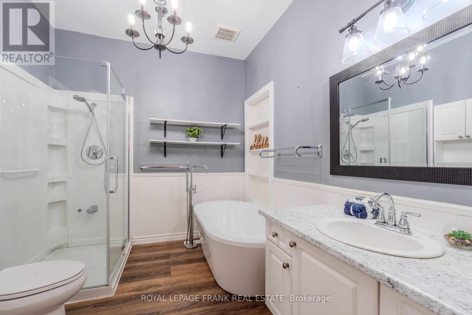












9 EGLINGTON STREET

,
Kawartha Lakes (Lindsay),




Ontario
K9V6K6

